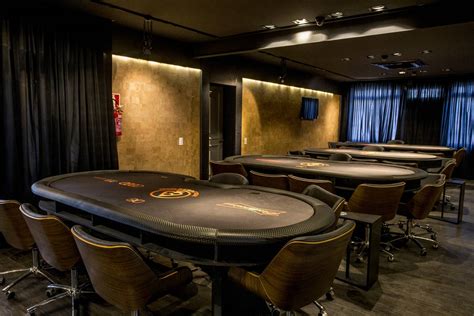 A Casa De Poker Resumo
