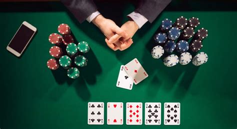 A Pequena Bola De Estrategia De Poker