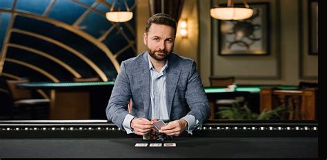 A Pequena Bola De Poker Negreanu