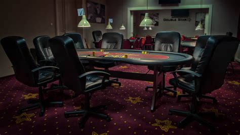 Astoria Bar E Uma Sala De Poker