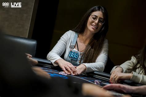 Homem Ganha As Mulheres S Torneio De Poker