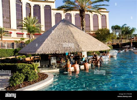 Lauberge Casino Piscina Horas