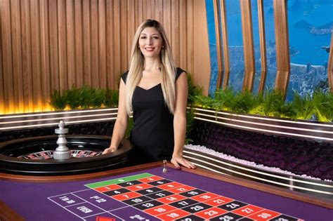 Mulher Retorna Dinheiro Casino