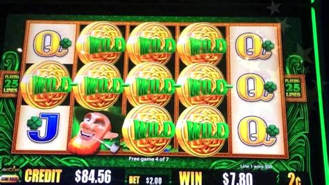 Play Wild Leprechaun Slot